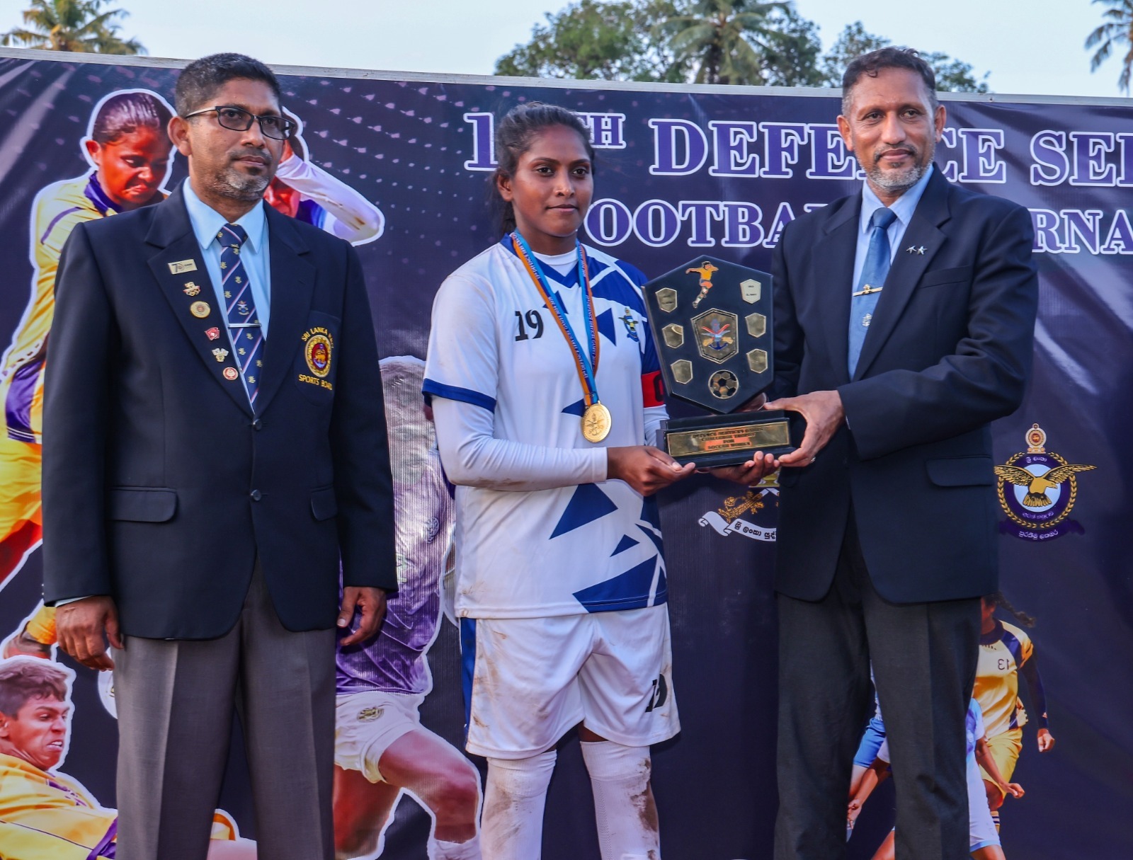13 වන ආරක්ෂක සේවා පාපන්දු ශූරතාවලියේ කාන්තා ශුරතාවය ගුවන් හමුදාවට