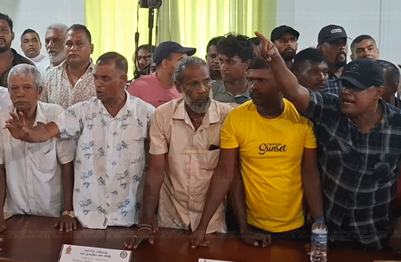 වැලිගම ප්‍රදේශීය සබාවේ මාලිමාවේ මන්ත්‍රීවරු දෙදෙනකු පැහැරගෙන
